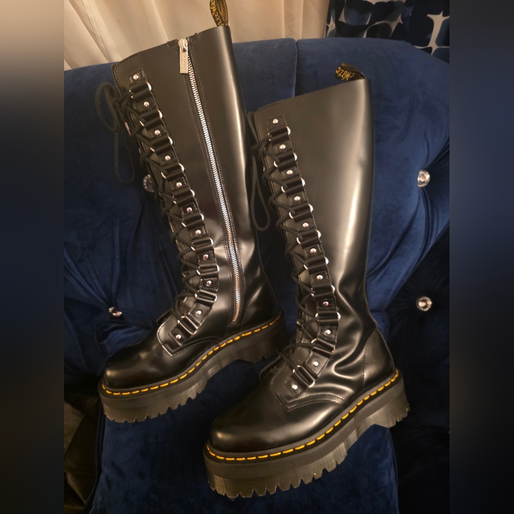 Dr. Martens 1B60 Britain XL leather knee-high platform boots. Size 7 - Picture 10 of 14
